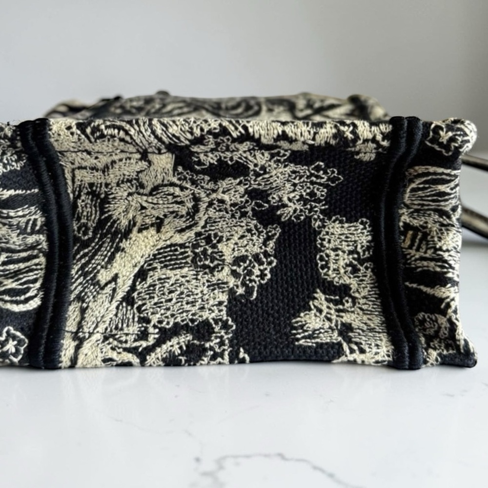 Dior Mini Book Tote Pouch Tiger Toile de Jouy Blue Multicolor NEW w Tag Strap - Picture 6 of 8